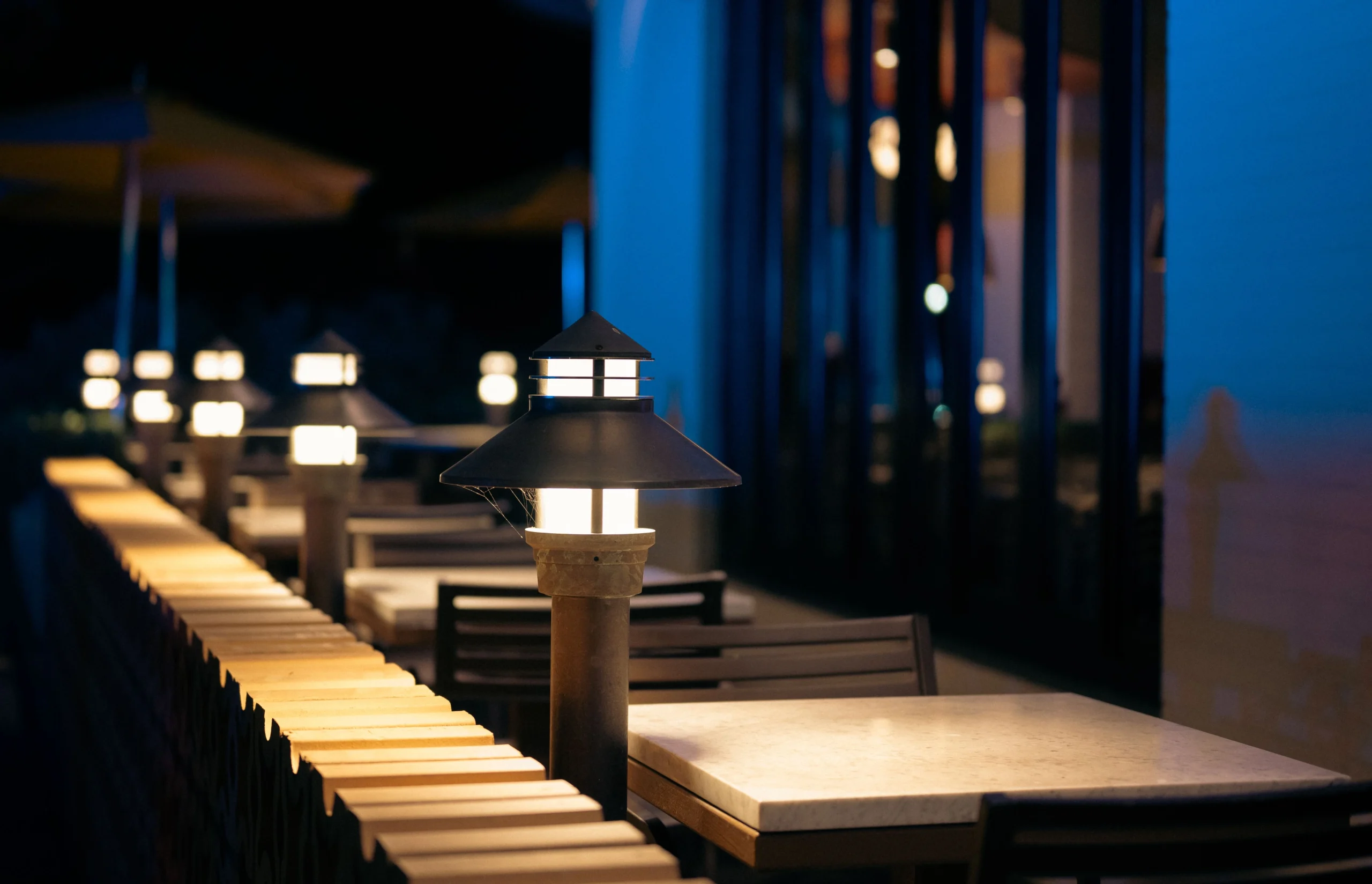Outdoor lighting fixtures